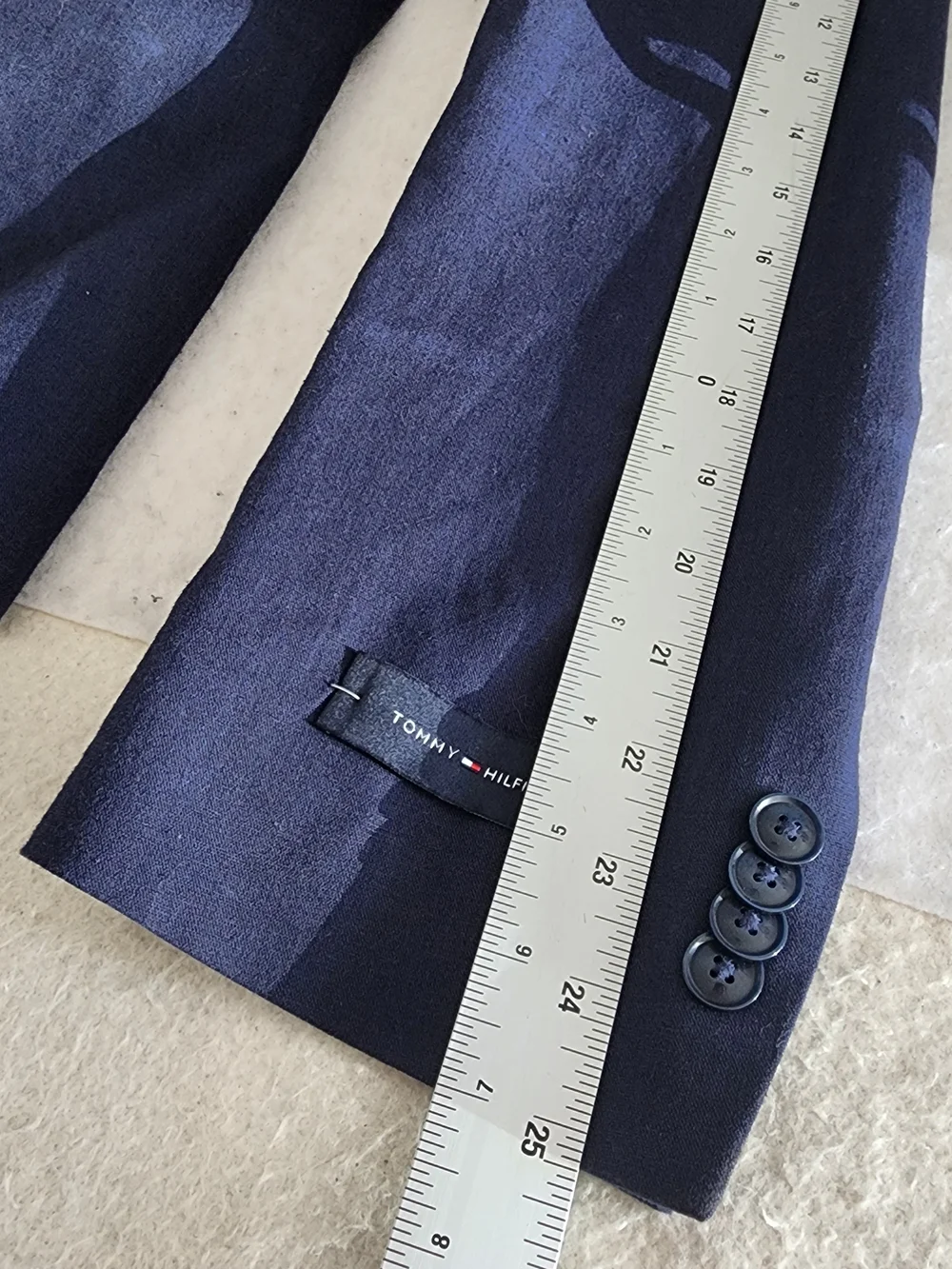 Tommy Hilfiger ​versatile lightweight
